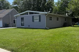 1401 Fairlane Dr, Valparaiso, IN 46383 - Photo 2