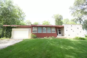 900 W Winding Rd, Rensselaer, IN 47978 - Photo 2