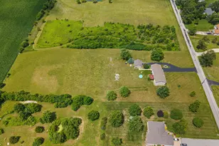 647 W 1100 N, Wheatfield, IN 46392 - Photo 4
