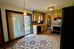 1752 Greenview St, Valparaiso, IN 46383 - Photo 8