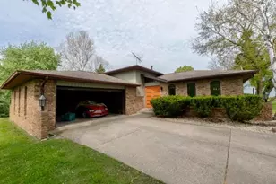 1752 Greenview St, Valparaiso, IN 46383 - Photo 1