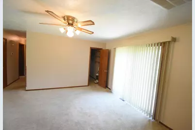 930 W Swartzell Drive, Rensselaer, IN 47978 - Photo 10