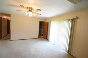 930 W Swartzell Dr, Rensselaer, IN 47978 - Photo 10