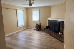 208 W Sigler St, Hebron, IN 46341 - Photo 8