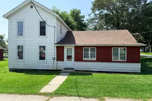 208 W Sigler St, Hebron, IN 46341 - Photo 2