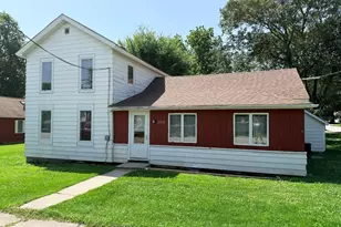 208 W Sigler St, Hebron, IN 46341 - Photo 1