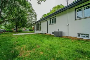 1411 Kraft Dr, Munster, IN 46321 - Photo 4