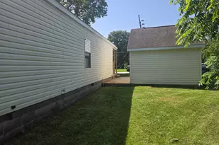205 W McAlpin St, Hebron, IN 46341 - Photo 18