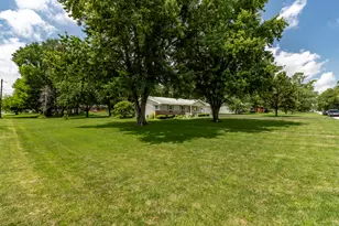 718 Forsythia St SE, Demotte, IN 46310 - Photo 4