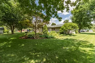 718 Forsythia St SE, Demotte, IN 46310 - Photo 8