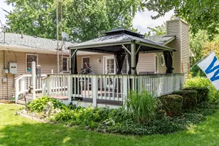 718 Forsythia St SE, Demotte, IN 46310 - Photo 2
