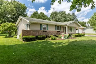 718 Forsythia St SE, Demotte, IN 46310 - Photo 6