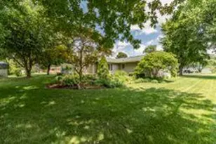 718 Forsythia St SE, Demotte, IN 46310 - Photo 4