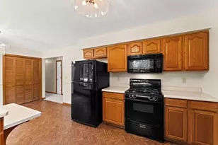 9082 Estates Dr, Demotte, IN 46310 - Photo 8