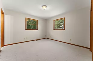 9082 Estates Dr, Demotte, IN 46310 - Photo 14