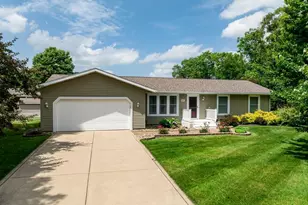 317 E Ben St, New Carlisle, IN 46552 - Photo 2