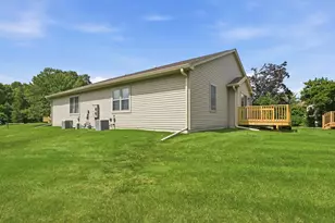 1905 Creekside Ct, Valparaiso, IN 46383 - Photo 16