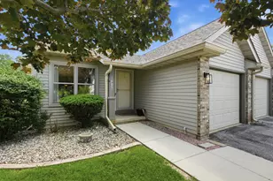 1905 Creekside Ct, Valparaiso, IN 46383 - Photo 2