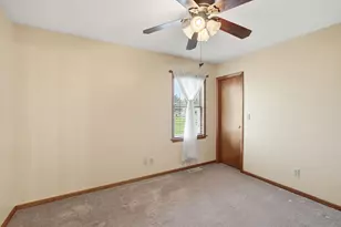 1905 Creekside Ct, Valparaiso, IN 46383 - Photo 10