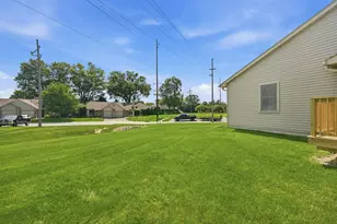 1905 Creekside Ct, Valparaiso, IN 46383 - Photo 18