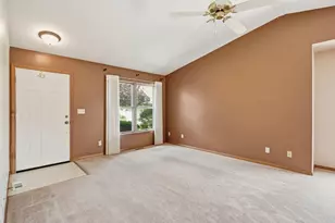 1905 Creekside Ct, Valparaiso, IN 46383 - Photo 4