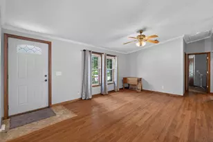 371 Pinewood Dr, Valparaiso, IN 46385 - Photo 4