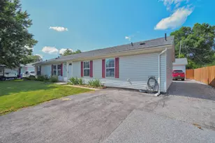 371 Pinewood Dr, Valparaiso, IN 46385 - Photo 2