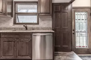 8223 Maple Ave, Gary, IN 46403 - Photo 6
