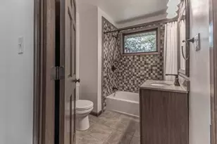 8223 Maple Ave, Gary, IN 46403 - Photo 16