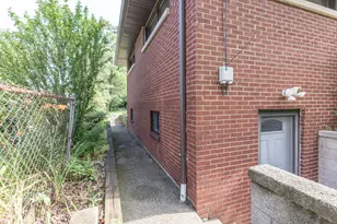 8223 Maple Ave, Gary, IN 46403 - Photo 38
