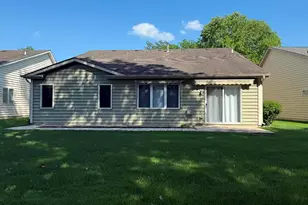 6418 Grosbeak Ct, Hobart, IN 46342 - Photo 2