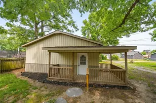 524 N Market St, Winamac, IN 46996 - Photo 4