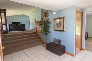 10216 New Hampshire St, Crown Point, IN 46307 - Photo 4