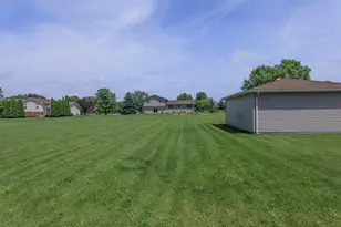 10216 New Hampshire St, Crown Point, IN 46307 - Photo 2