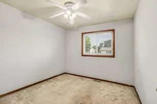 404 Sable Dr, Valparaiso, IN 46385 - Photo 10