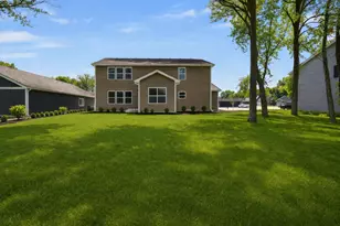 22 Levanno Dr, Crown Point, IN 46307 - Photo 4