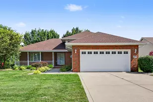 910 Doe Path Ln, Crown Point, IN 46307 - Photo 2