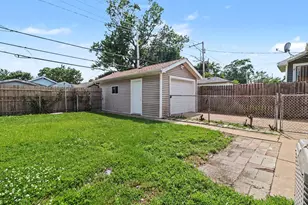 430 E 165th St, Hammond, IN 46324 - Photo 12