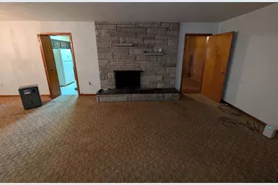 777 Memory Lane, Hobart, IN 46342 - Photo 8