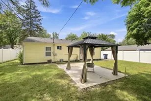 205 Chestnut St, Michigan City, IN 46360 - Photo 4