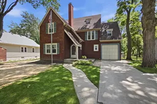 109 Elmwood Pl, Crown Point, IN 46307 - Photo 2