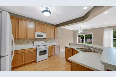 819 Manistee Avenue, Schererville, IN 46375 - Photo 4