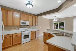 819 Manistee Ave, Schererville, IN 46375 - Photo 4