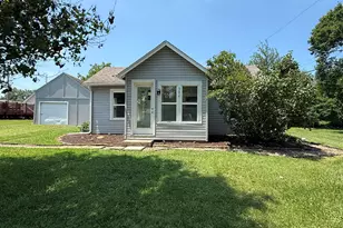 304 N Lincoln St, Hebron, IN 46341 - Photo 1
