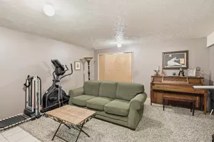 11081 Miami St, Crown Point, IN 46307 - Photo 16
