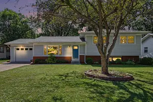 422 S Jackson Blvd, Chesterton, IN 46304 - Photo 2