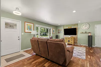 422 S Jackson Boulevard, Chesterton, IN 46304 - Photo 4