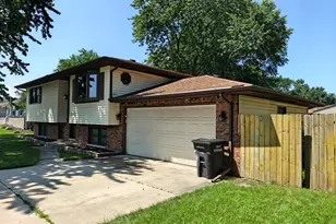 3042 Dutch Mill St, Portage, IN 46368 - Photo 2
