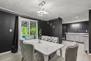 306 Jefferson Ave, La Porte, IN 46350 - Photo 4