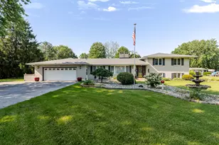 247 Westgate Dr, Valparaiso, IN 46385 - Photo 1